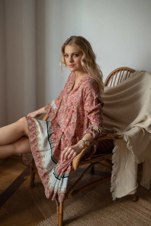 SUKIENKA BOHO W KOLOROWE KWIATKI RÓŻOWA (574/2ART)