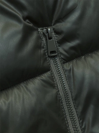 Krótki bezrękawnik damski z kapturem khaki (B8156-11)