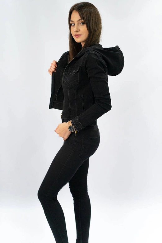 KRÓTKA KURTKA JEANSOWA DAMSKA Z KAPTUREM CZARNA (5651-K)