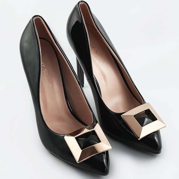 Lakierowane czółenka z ozdobną klamrą czarne (jc3004-1)