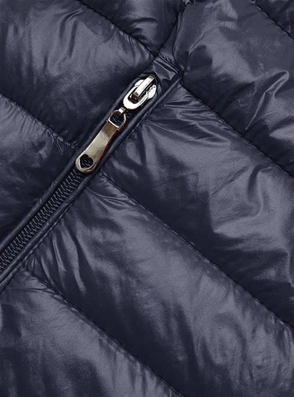 Pikowana kurtka damska ze stójką granatowa (16M9108-215)