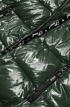 Lakierowana kurtka damska ciemnozielona (B8039-10)