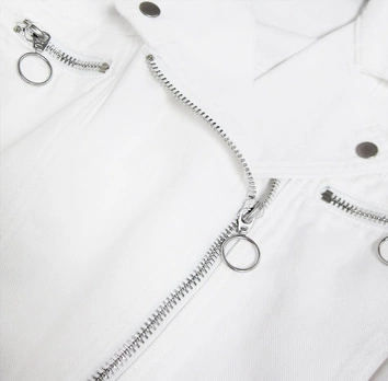 KRÓTKA JEANSOWA DAMSKA KURTKA Z KOŁNIERZEM BIAŁA (H115)