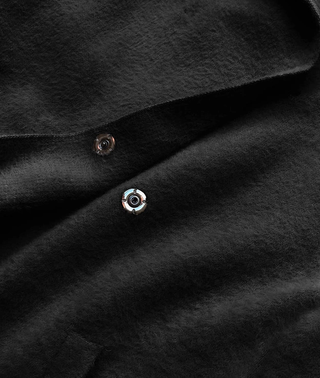 Długa narzutka z kapturem czarna (b6010-1)