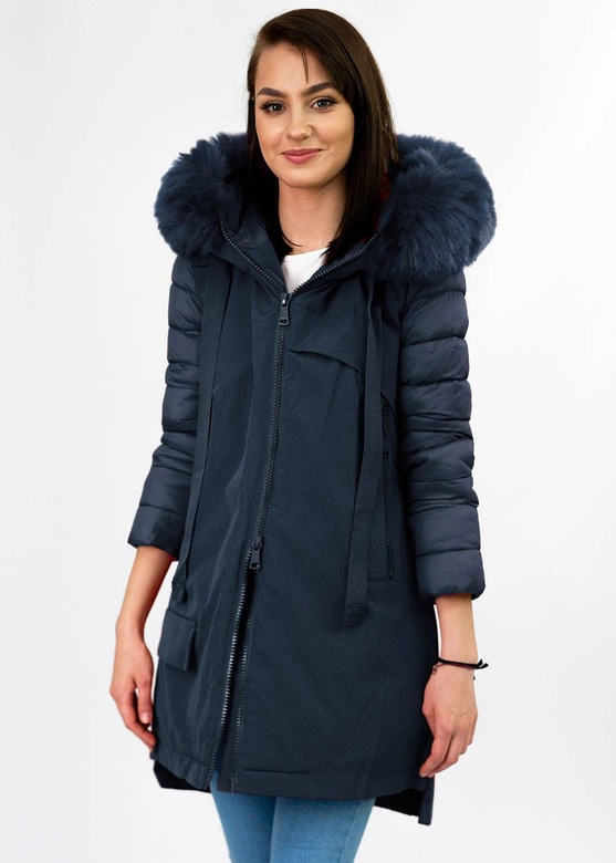 Zimowa kurtka damska z łączonych materiałów granatowa (7708)