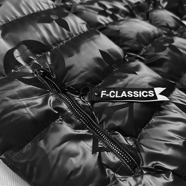 Krótka kurtka zimowa w kwiaty czarna (CAN-597)