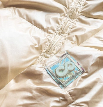 KRÓTKA KURTKA DAMSKA OVERSIZE BEŻOWA (651ART)