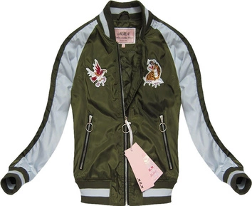 KURTKA BOMBERKA Z NASZYWKAMI KHAKI (W555)