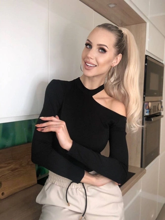 BLUZKA Z ASYMETRYCZNYM DEKOLTEM (21246)