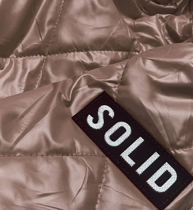 Pikowana kurtka z kapturem cappuccino (B8082-12)