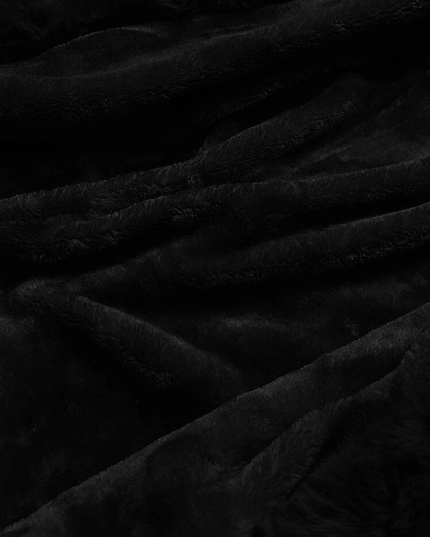 Damska kurtka jeansowa na futrzanej podszewce czarna (R8068-101)