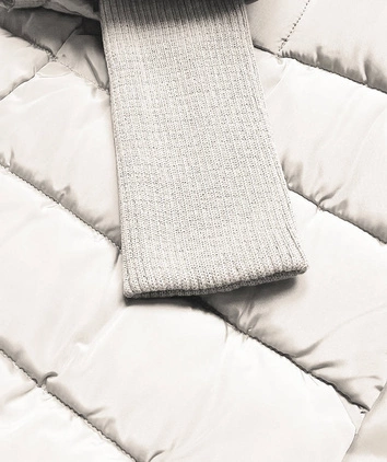 KURTKA DAMSKA Z DZIANINOWYMI ŚCIĄGACZAMI ECRU (P22-6637-12)