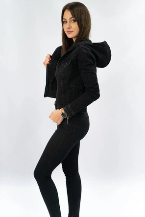 KRÓTKA KURTKA JEANSOWA DAMSKA Z KAPTUREM CZARNA (5651-K)