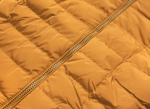 Damska kurtka zimowa na futerku ciemnożółta (m-13)