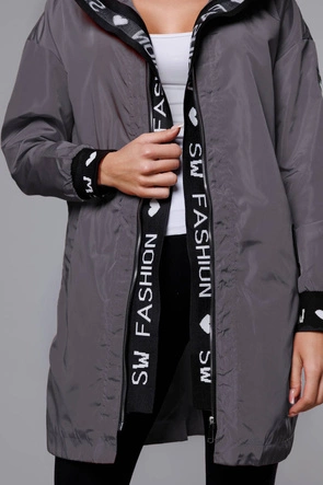 Cienka kurtka damska z ozdobną lamówką ciemny szary (B8145-9)