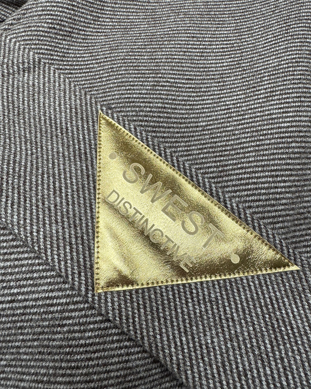 Długi płaszcz damski z paskiem S'West brązowy-paseczki (B8542-14)