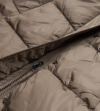 Kurtka zimowa damska z kapturem beżowa (AG1-J9091)