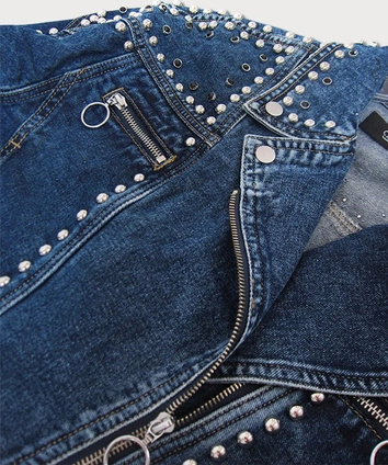 KRÓTKA JEANSOWA DAMSKA KURTKA Z KOŁNIERZEM I DŻETAMI NIEBIESKA (L1815)