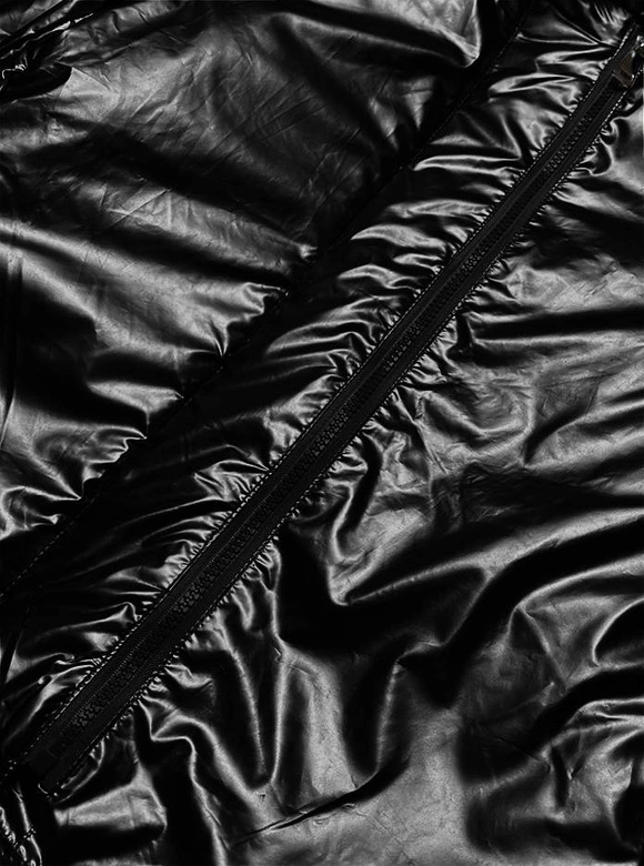 Krótka zimowa kurtka damska z nerką czarna (omdl-018)