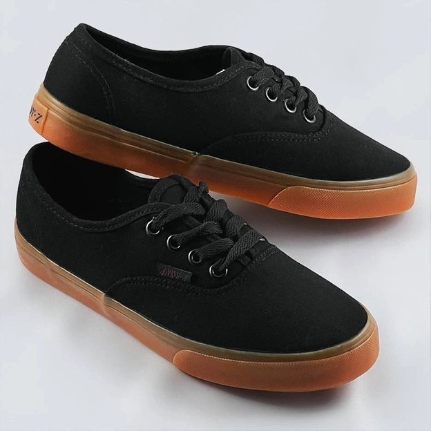 Tenisówki na kontrastowej podeszwie czarne (aw0212-01)