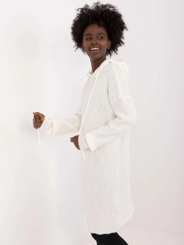 Dzianinowa sukienka z kapturem ecru (0582)