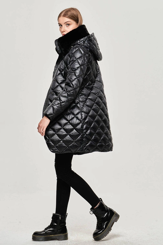 Damska kurtka pikowana z futrzanym kołnierzem czarna (j9-068)