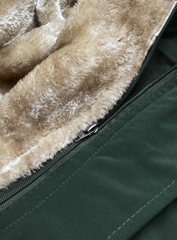 Zimowa kurtka damska z futrzaną podpinką ciemnozielona (m-21005)