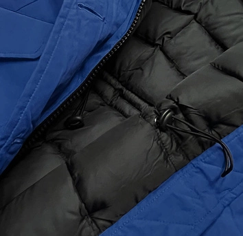 Zimowa kurtka damska z kapturem granatowa (j9-065)