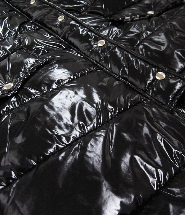 BŁYSZCZĄCA KURTKA ZIMOWA DAMSKA CZARNA (636ART)