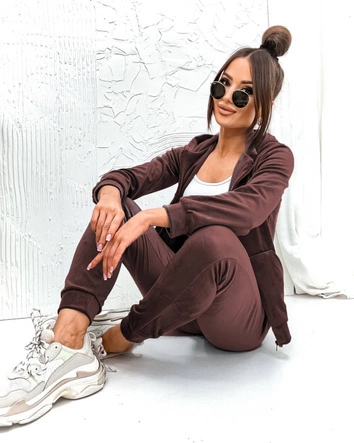 Dres damski z rozpinaną bluzą czekoladowy (829)
