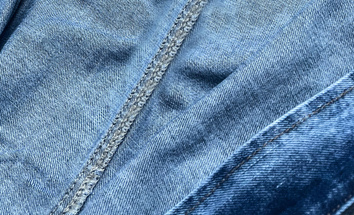 LUŹNA JEANSOWA DAMSKA KURTKA DENIM NIEBIESKA (POP5996-K)
