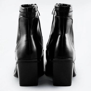 BOTKI NA OBCASIE CZARNE (SA6133)