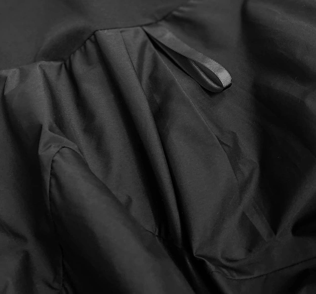 OVERSIZOWA SUKIENKA Z KOPERTOWYM DOŁEM CZARNA (675ART)