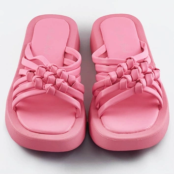 Damskie klapki na płaskiej podeszwie różowe (cm-59)