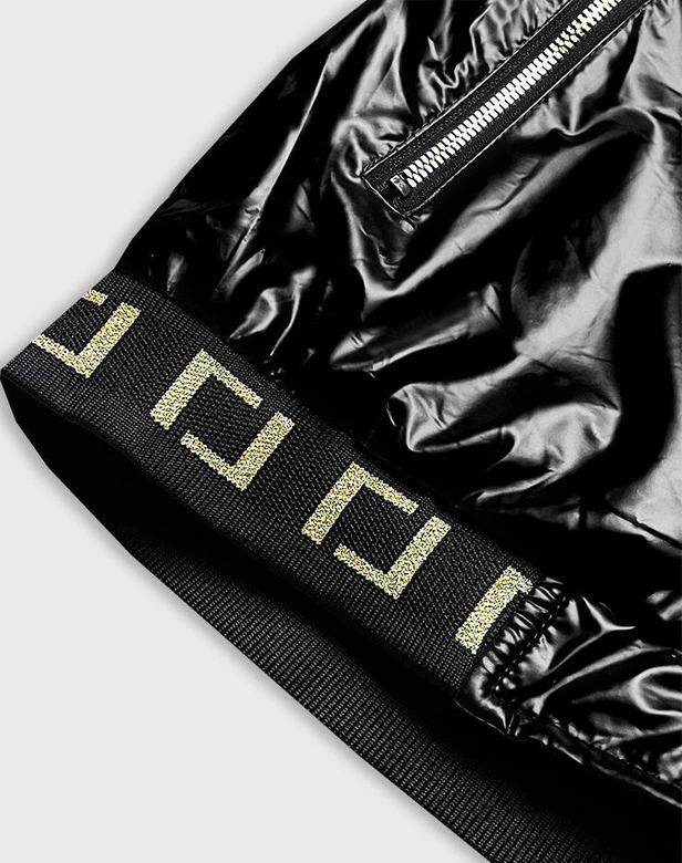 Krótka kurtka damska z kapturem czarna (b9787-1)