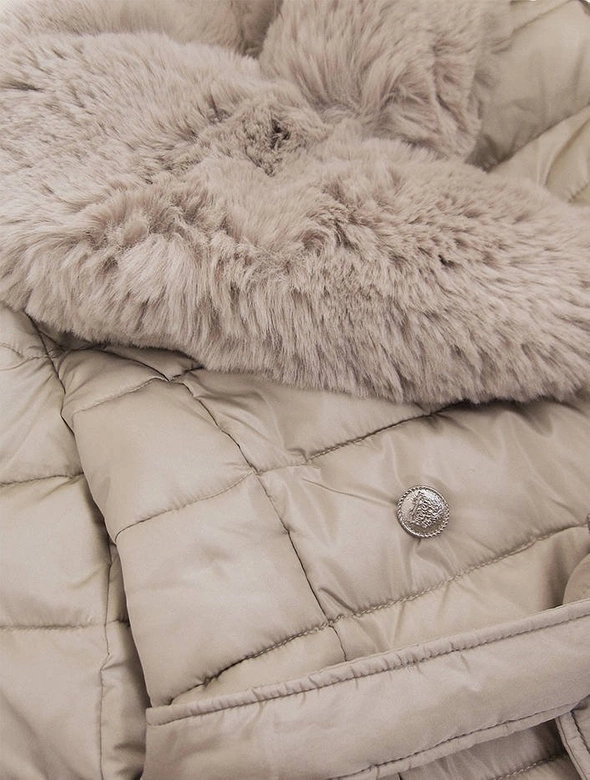 DAMSKI PIKOWANY PŁASZCZ Z FUTREM BEŻOWY (X001X)