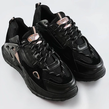 Sznurowane buty na podwyższonej podeszwie czarne (7002)