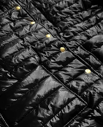 Krótka kurtka damska z wysoką stójką czarna (650art)