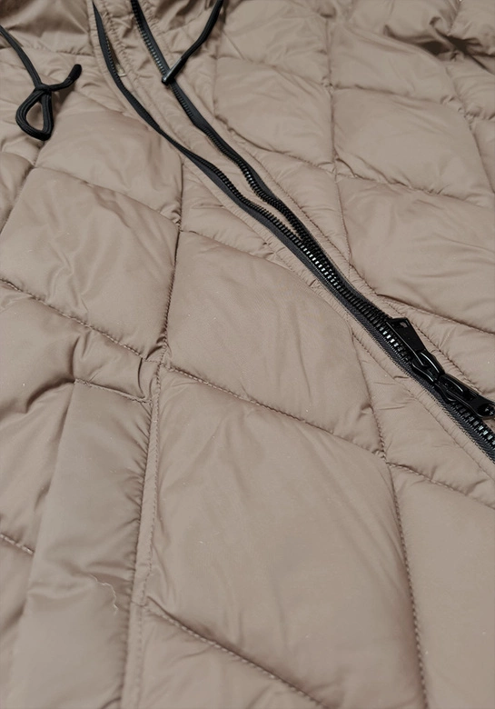 Długa zimowa kurtka damska z kapturem Libland beżowa (7832)