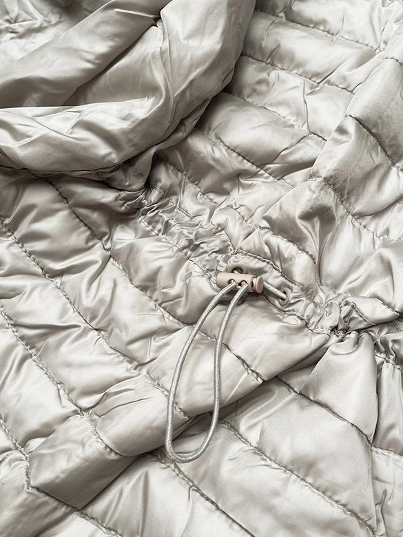 Błyszcząca kurtka damska pikowana beżowa (n-6107-63)