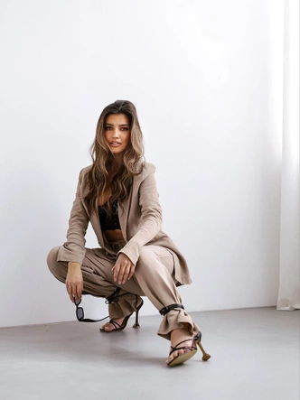 Damski garnitur z lnem cappuccino (VE48)