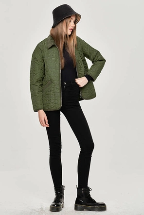 Cienka kurtka damska z ozdobnym pikowaniem zielona (jin226)