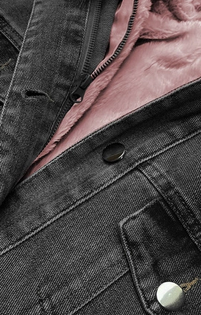 DAMSKA KURTKA JEANSOWA Z FUTRZANĄ PODPINKĄ CZARNO-RÓŻOWA (BR9588-1081)