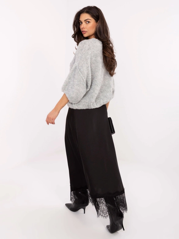 Satynowa spódnica z koronkowym wykończeniem czarna (4213)