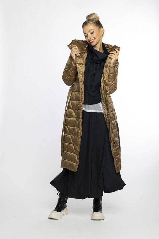 Pikowany płaszcz z kapturem złotobrązowy (AG1-J9069)