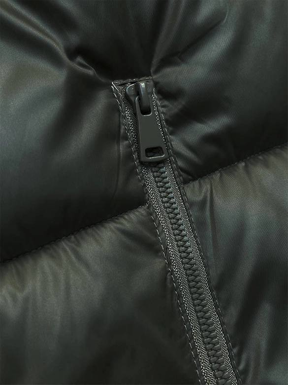 Krótki bezrękawnik damski z kapturem khaki (B8156-11)