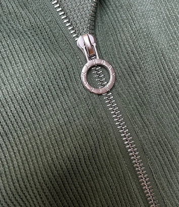 Dresowy komplet damski typu wafel oliwkowy (AMG-339A)