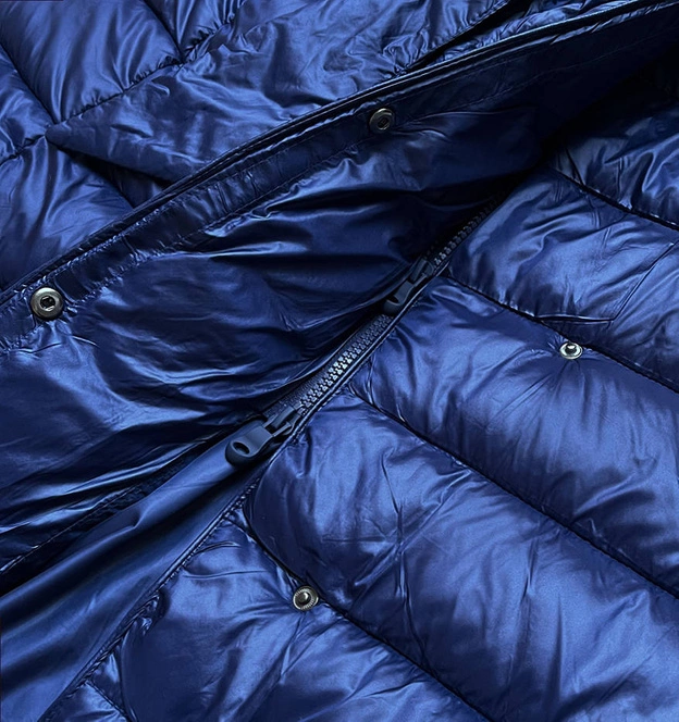 PIKOWANY PŁASZCZ Z WYSOKĄ STÓJKĄ GRANATOWY (J19-018)