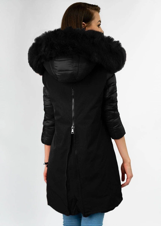 Zimowa kurtka damska z łączonych materiałów czarna (7708)