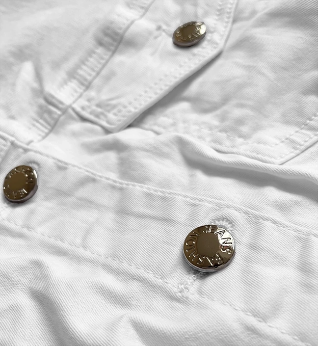 Jeansowa kurtka z gumą w pasie biała (W026)